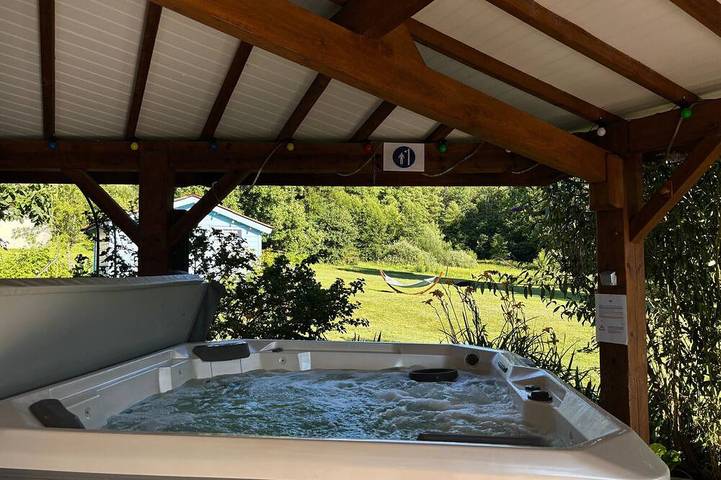 Gîte pour 10 personnes, avec jardin