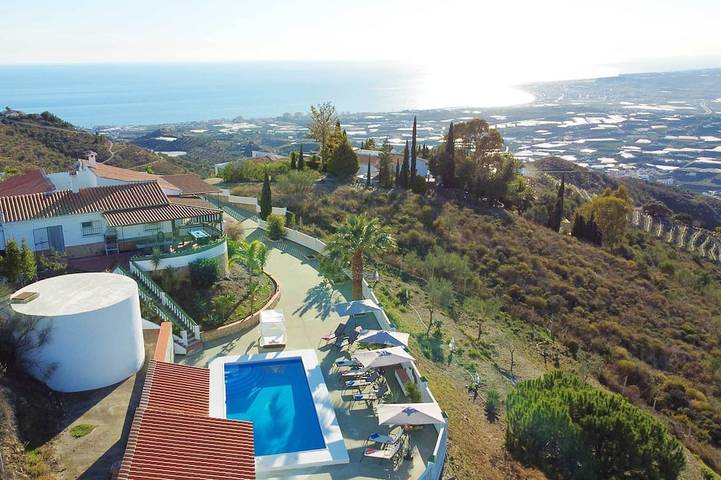 Ferienhaus für 10 Personen, mit Whirlpool und Garten in Sayalonga