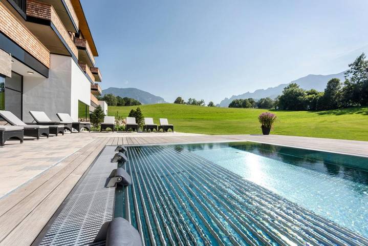 Hotel für 3 Personen, mit Balkon und Whirlpool sowie Terrasse und Garten