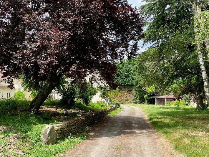 Location de vacances pour 2 personnes, avec piscine ainsi que vue et jardin dans Aillant-sur-Milleron - 2