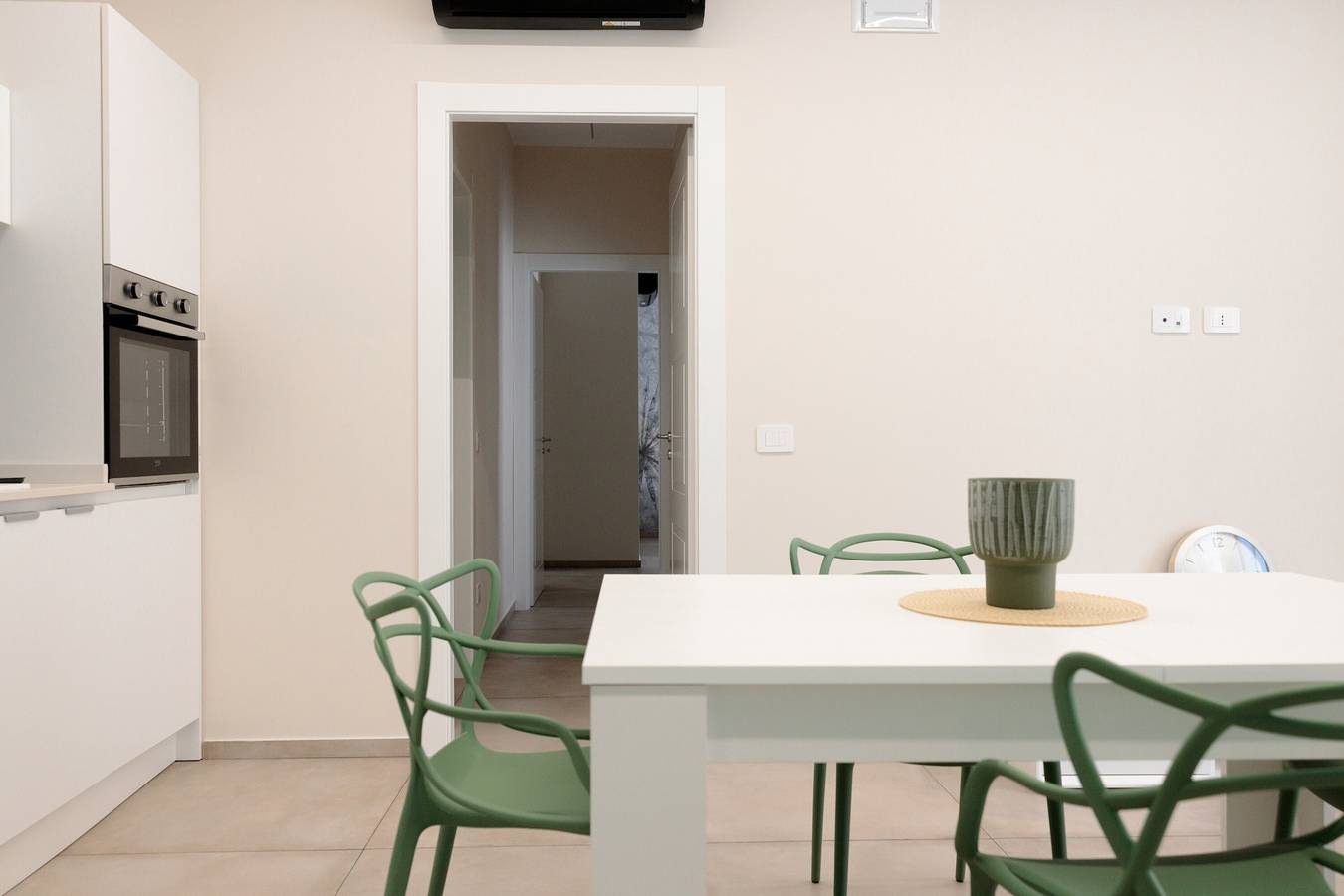 Appartamento intero, Appartamento 'Athena' con piscina condivisa, Wi-Fi e aria condizionata in Fontane Bianche, Cassibile
