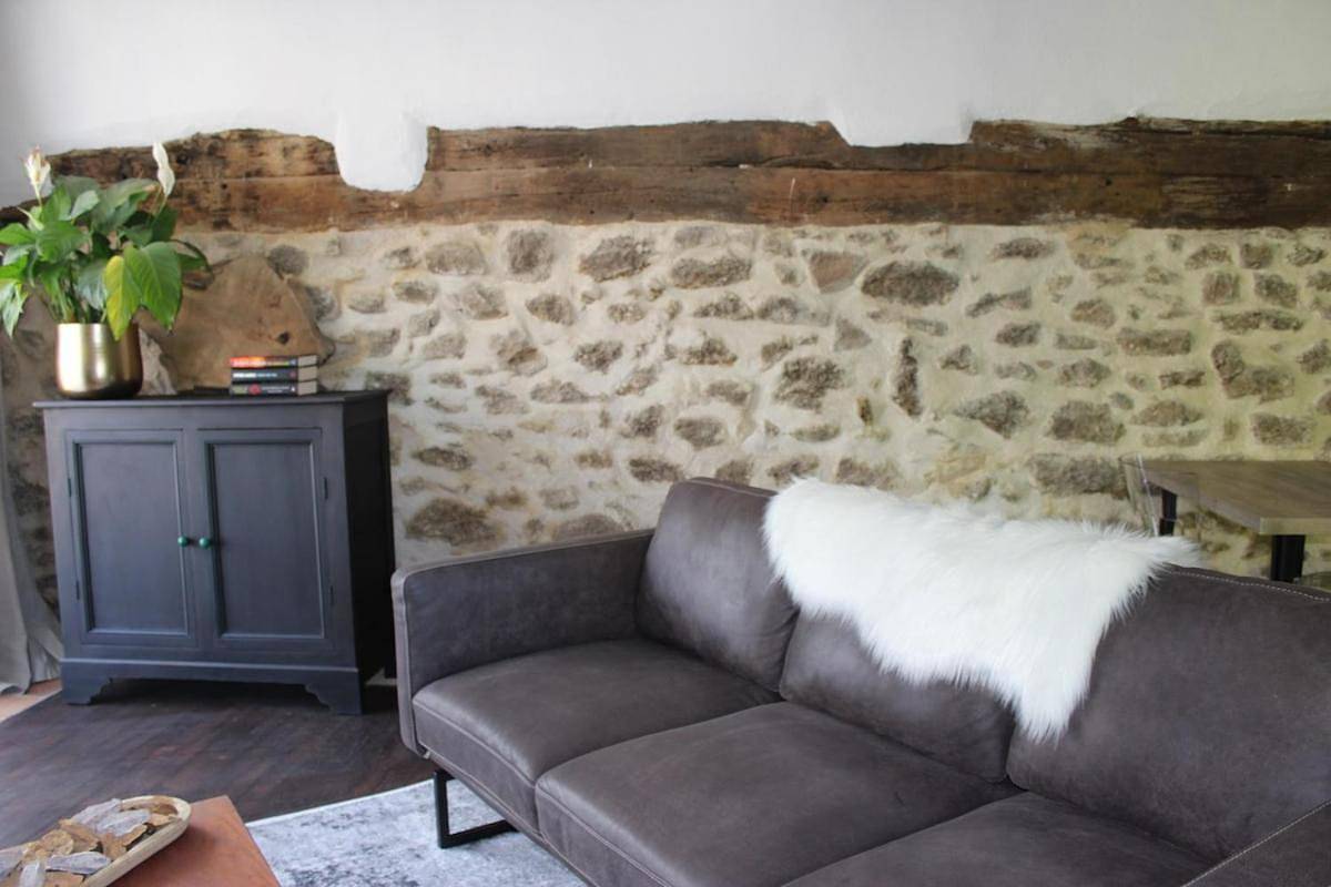 Appartement entier, One-Bedroom Apartment in Busserolles, Parc naturel régional Périgord-Limousin