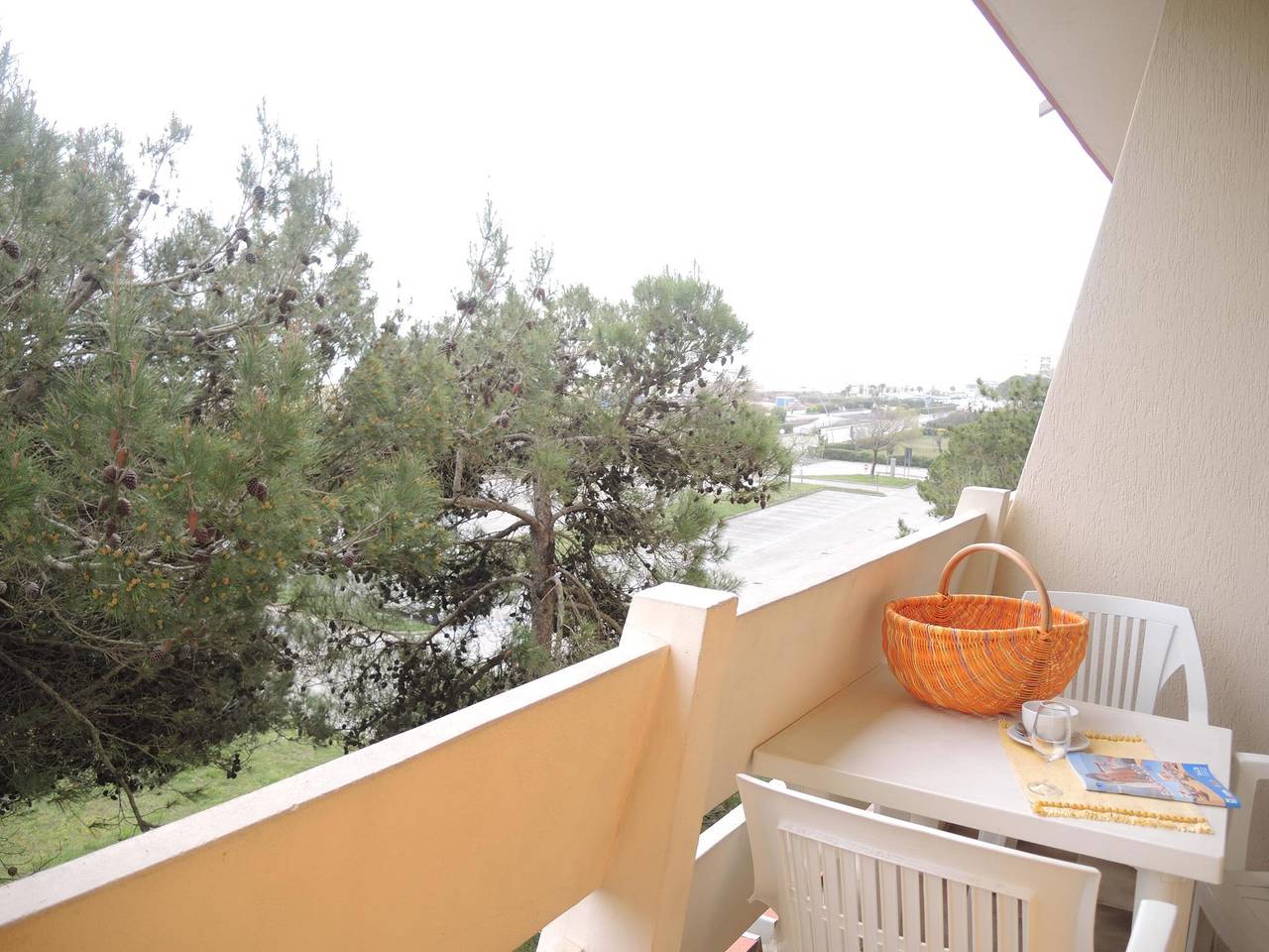 Hel ferielejlighed, Holiday apartment with air conditioning and balcony with sea view  in Bibione, Venice Provinsen