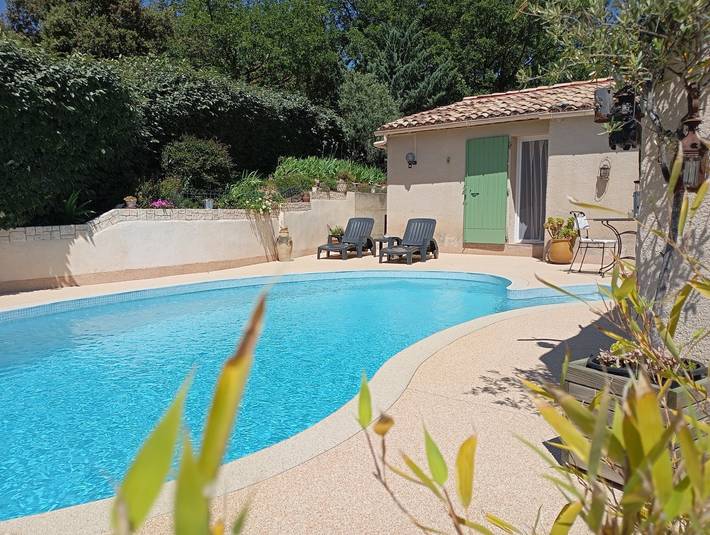 Chambre d’hôte pour 2 personnes, avec jardin ainsi que piscine et jacuzzi