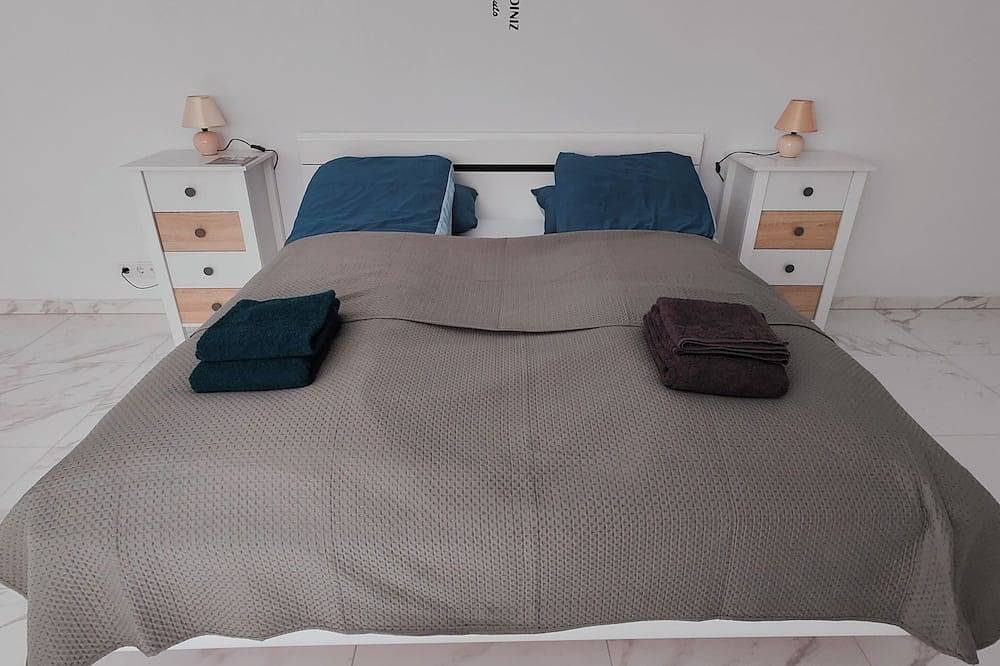 Ganze Wohnung, Luxus-Wohnung (81m²) in der Nähe von Düsseldorf, kernsaniert, mit Parkplatz in Kaarst, Niederrhein