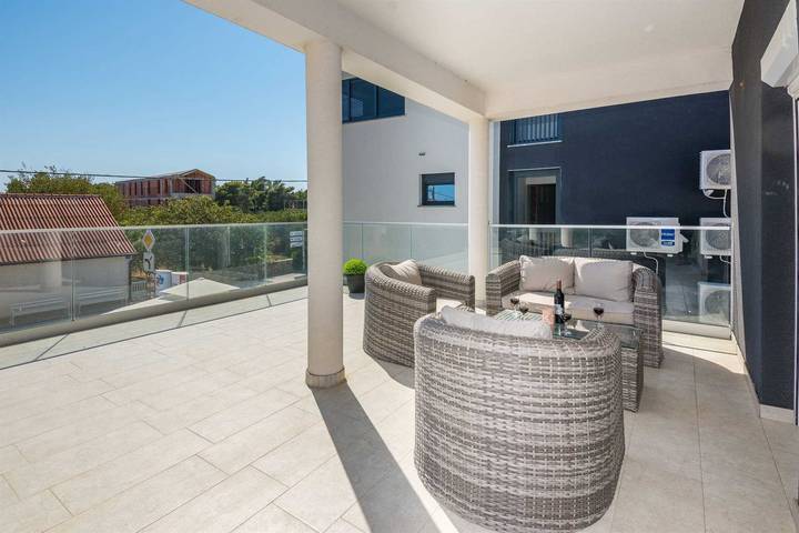 Apartament wakacyjny dla 5 osób, z balkon i balkon/ taras, Dla rodziny w Vir