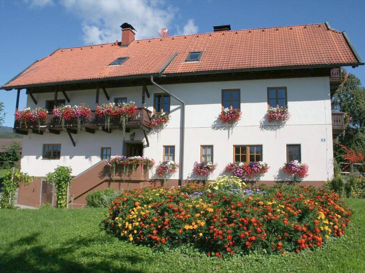 Ganze Wohnung, Apartment with Mountain View in Wernberg, Villach-Land