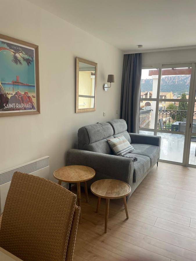 Gîte pour 4 personnes, avec piscine ainsi que terrasse et vue, animaux acceptés dans Golf De Cap Esterel - 4