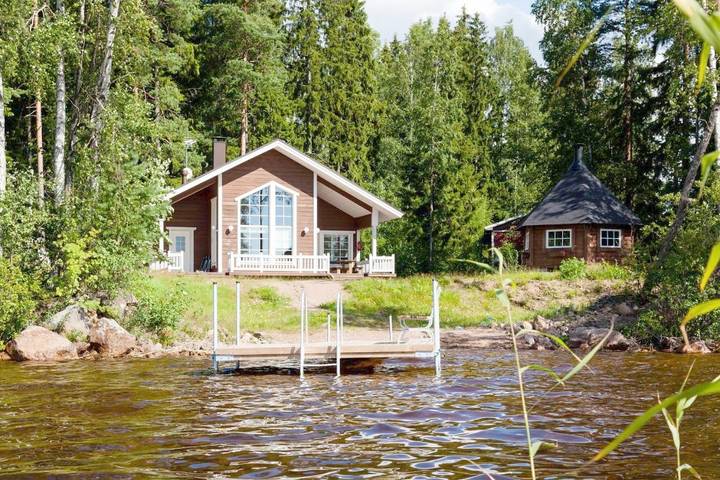 Casa de vacaciones para 10 personas, con terraza y vistas al lago además de sauna y vistas - 1
