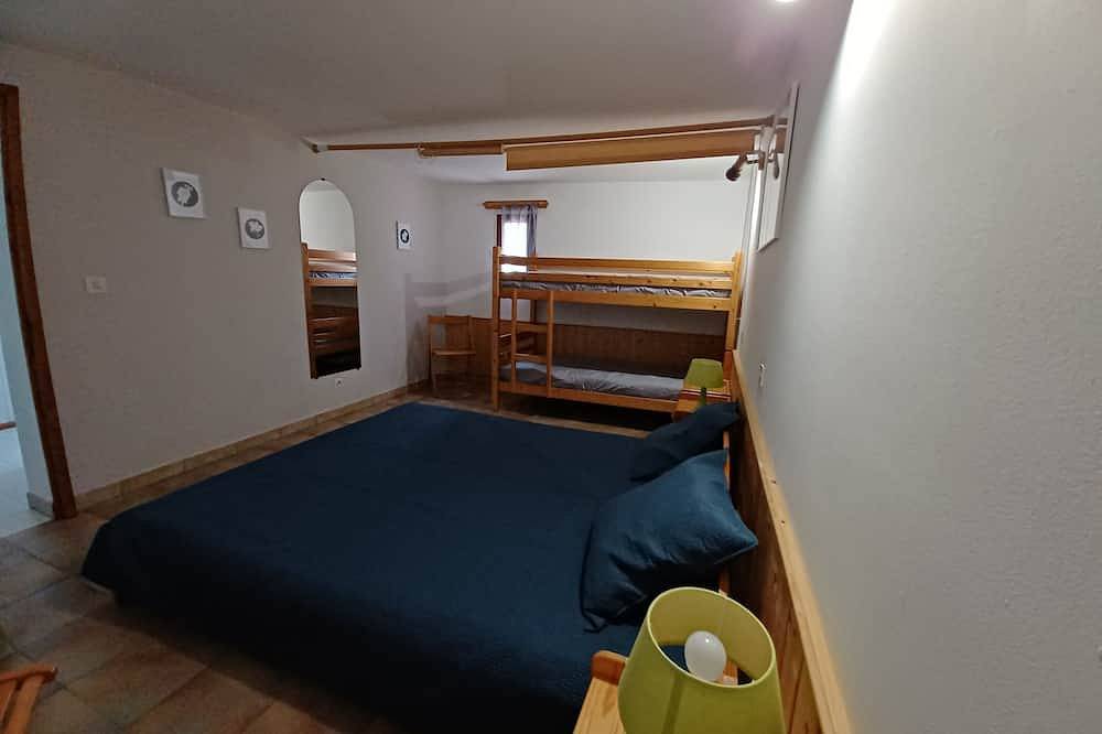 Appartement entier, Location avec son jardin,  grand terrain arboré, proche mer, en rez-de-villa in Corbara, Région de Calvi