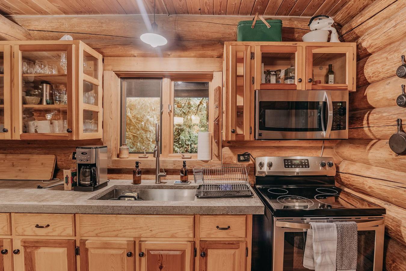 81Sl - Hot Tub - Wifi - Pets Ok - Sleeps 4 in Glacier, Mount Baker-Snoqualmie National Forest