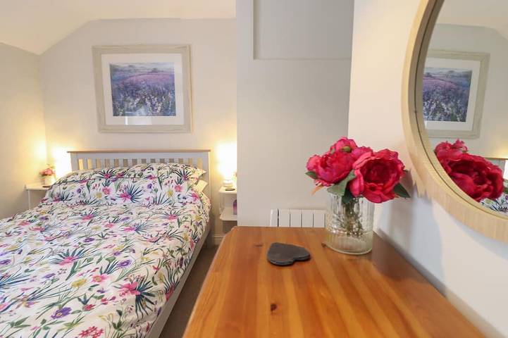 Llygoden Cottage, pet friendly, with open fire in Beddgelert in Beddgelert, Snowdonia