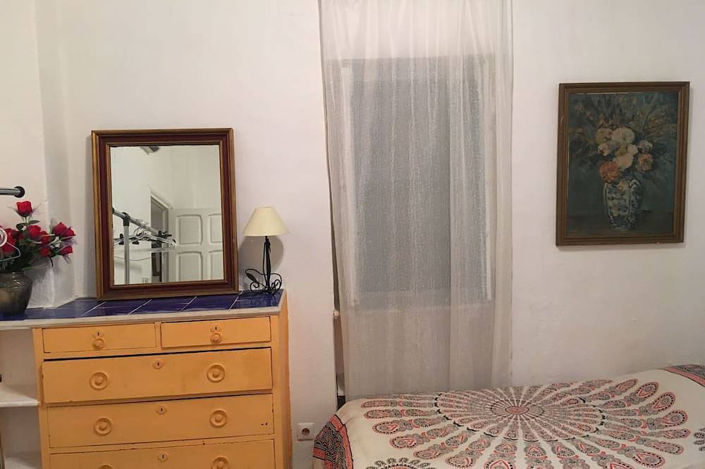 Rustic beach side villa within a walled garden set in a bay 13km from Tarifa. in Playa de Getares, Algeciras