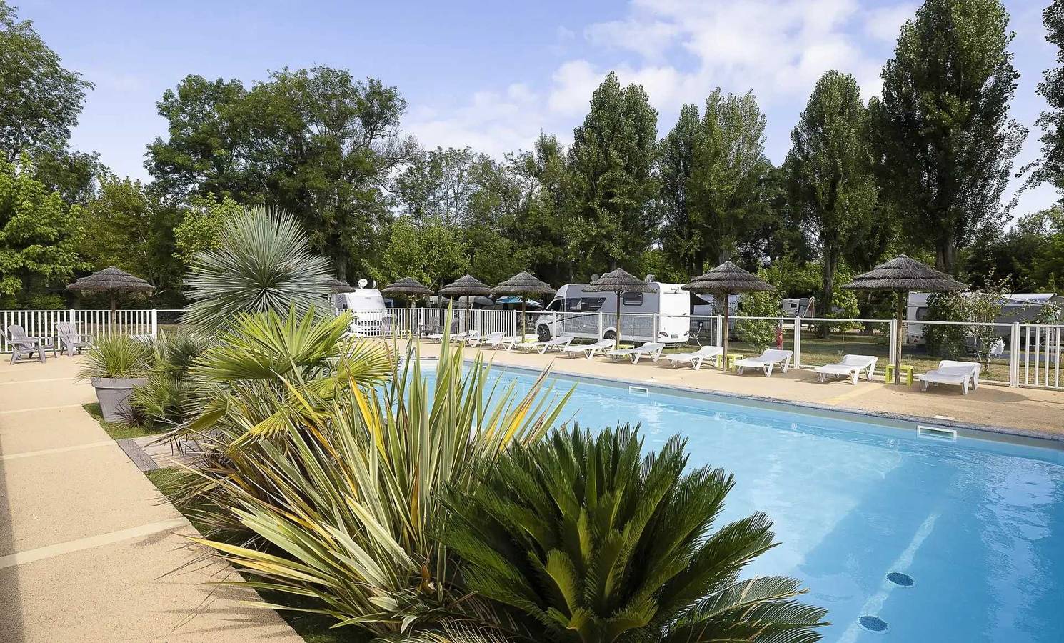 Camping 3 étoiles - Piscine  - ccbb0ig in Montpon-Ménestérol, Périgord Blanc