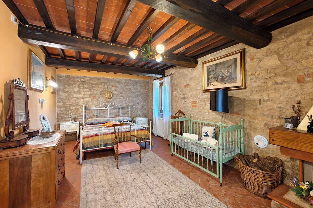 The Domo farmhouse and its ancient charm in Monsummano Terme, Province de Pistoia