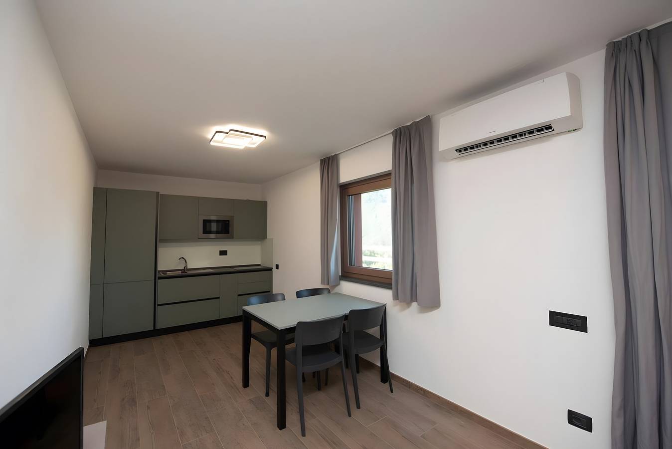 Ganze Wohnung, Suly Appartements 1 – Moderne Ferienwohnung mit Panoramablick in Saint-Vincent in Cillian, Comune di Saint-Vincent
