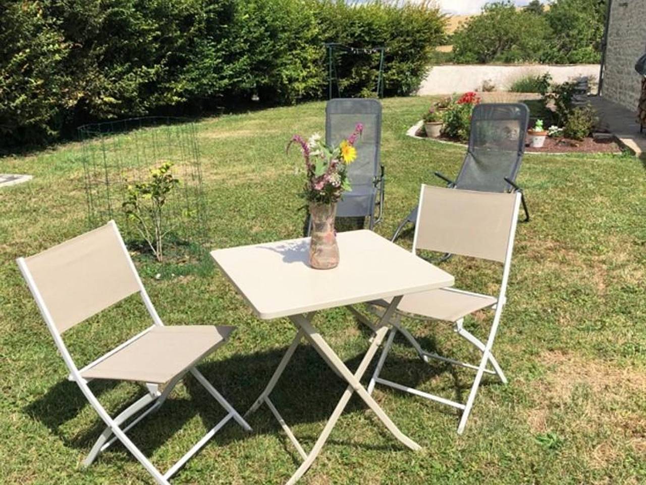 Encantadora Casa Rural en Auvernia con Mascotas in Bellenaves, Región de Montluçon