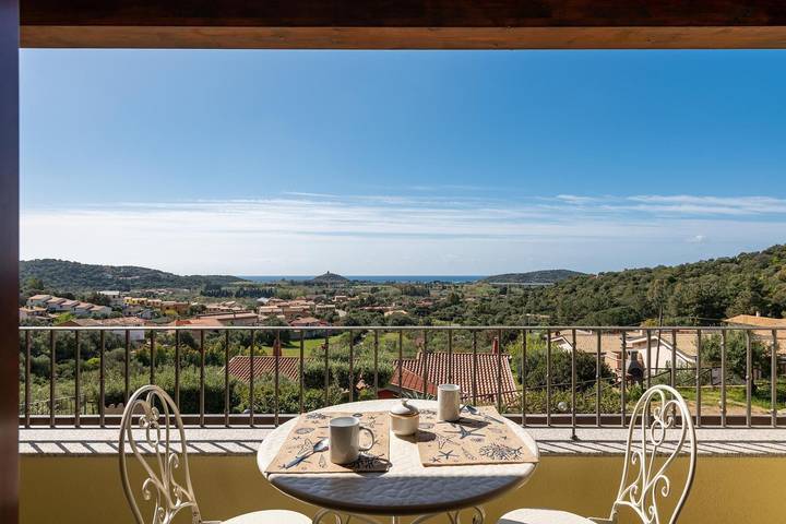 Ferienhaus für 6 Personen, mit Meerblick und Balkon/Terrasse sowie Garten und Ausblick in Chia - 2