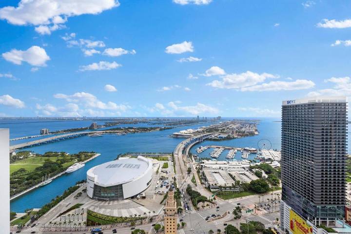 Location de vacances pour 8 personnes, avec vue et sauna ainsi que piscine et terrasse à Miami