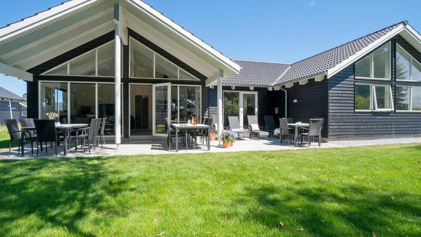 Ferienhaus für 18 Personen, mit Sauna, mit Haustier in Olpenitz