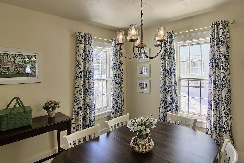 Short walk to Downtown and beaches. Winter skiing a short 30-minute drive away. in Charlevoix, Charlevoix County