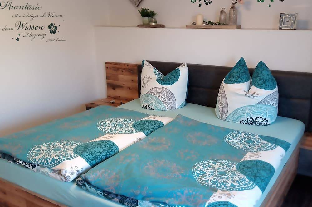 Bungalow with wintergarden, terrace, barbeque area, parking space, pet welcome in Niederwiesa, Chemnitz (region)
