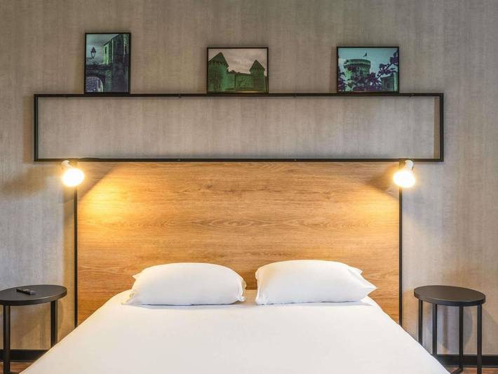 Hôtel pour 2 personnes, avec Terrasse ainsi que Jardin et Vue à Falaise (Calvados)