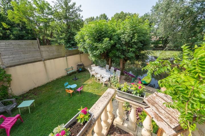 Gîte pour 8 personnes, avec terrasse ainsi que jardin et piscine à Vivonne - 4