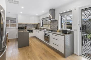 Holiday Home for 12 People in Melbourne, Mornington Peninsula, Photo 2