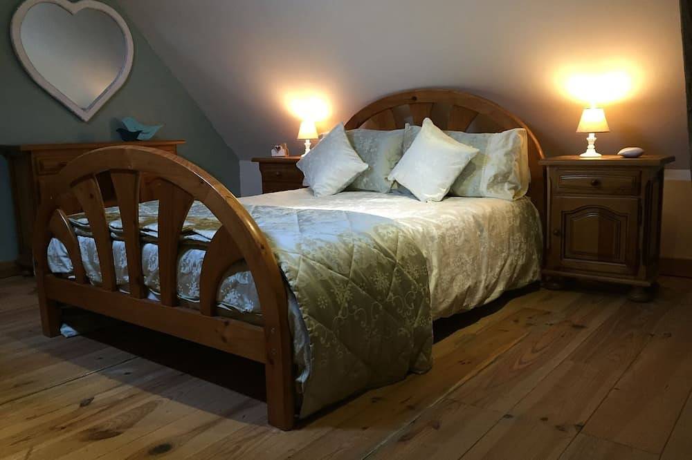 Beautiful luxury restored gîte with private solar heated pool. in Saint-Paul-la-Roche, Parc naturel régional Périgord-Limousin