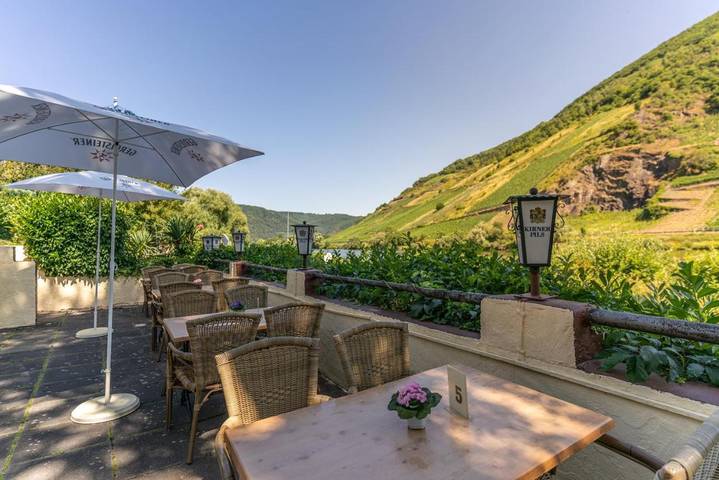 Hotel für 2 Personen, mit Terrasse und Garten in Senheim