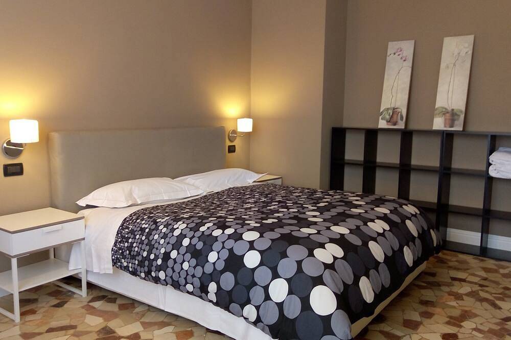 Ganze Wohnung, Spacious two-bedroom apartment. 750 meters from Linate Airport. in Segrate, Mailand Provinz