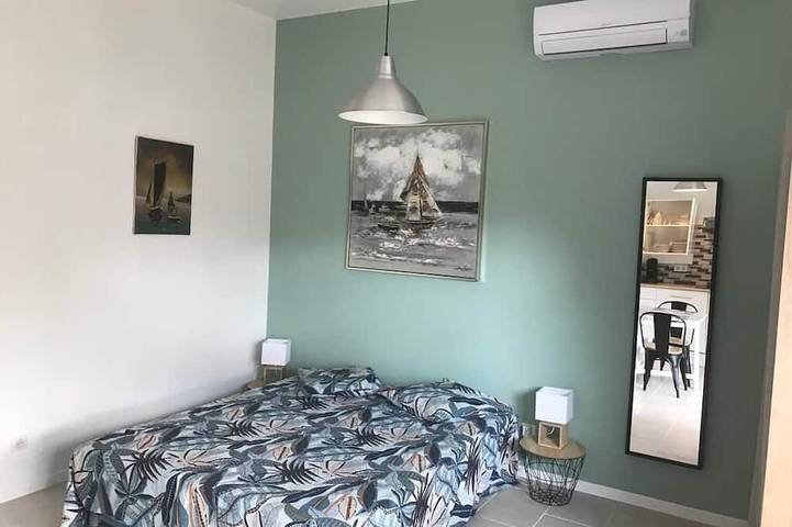 Gîte pour 2 personnes, avec Piscine à Saussines