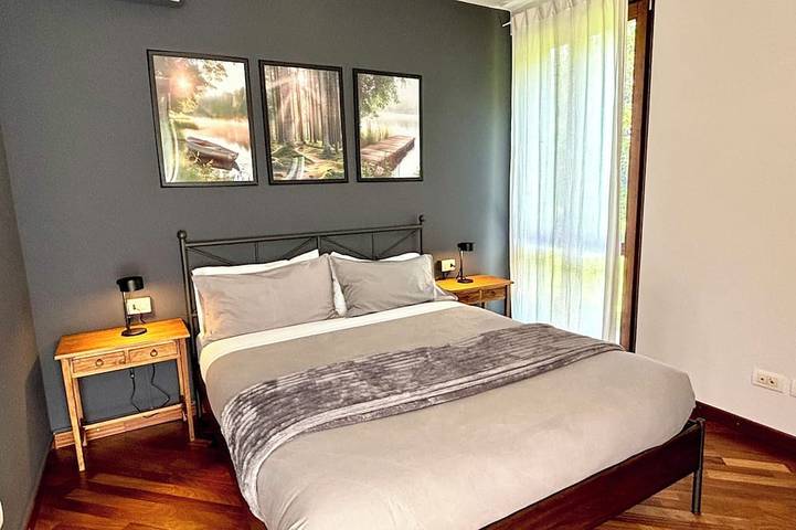 Ganze Wohnung, Geräumige und einladende Wohnung im Erdgeschoss mit privatem Garten in Bellagio, Gemeinde Bellagio