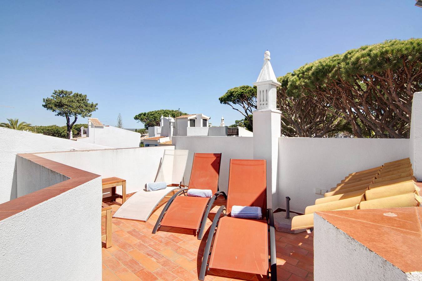 Casa de vacaciones 'Townhouse Ramas' con vistas al mar, Wi-Fi y aire acondicionado in Vale do Lobo, Almancil