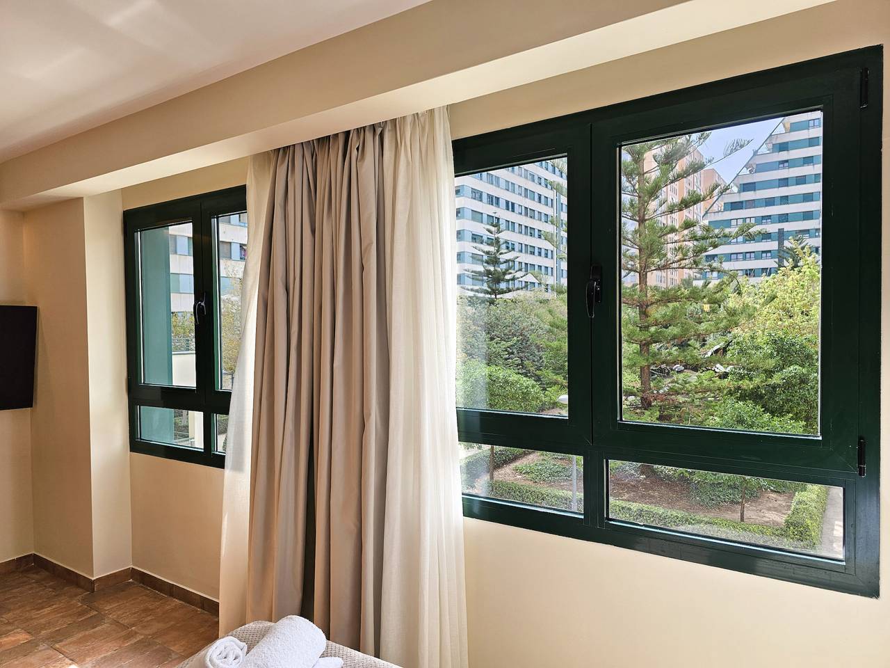 Entire studio, Apartamentos Las Ciencias Studio N in Valencia City Centre, Valencia