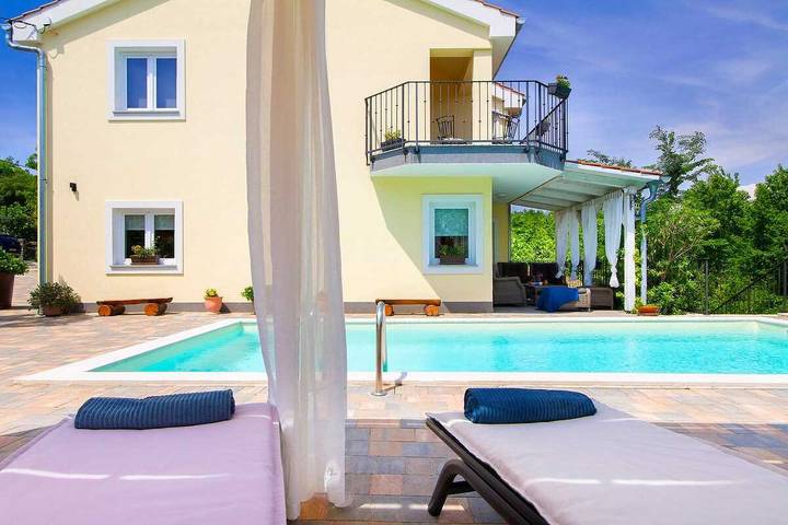 Villa pour 8 personnes, avec terrasse et piscine à Klimno - 2