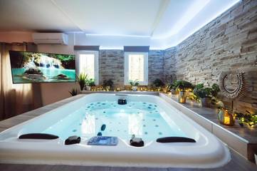 Cottage pour 2 personnes, avec jardin ainsi que jacuzzi et piscine à Grabels