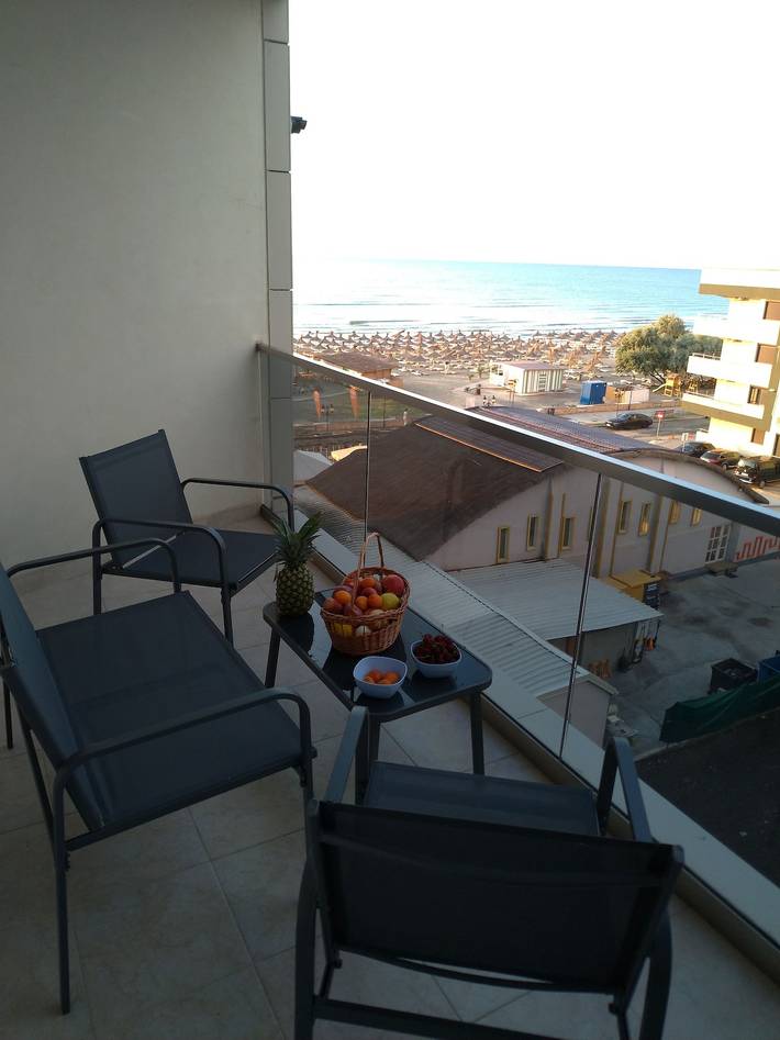 Ganze Wohnung, 2 Zimmer Apart, max 5 Erwachsene, herrlicher Blick auf den Strand und das Meer in Konstanza