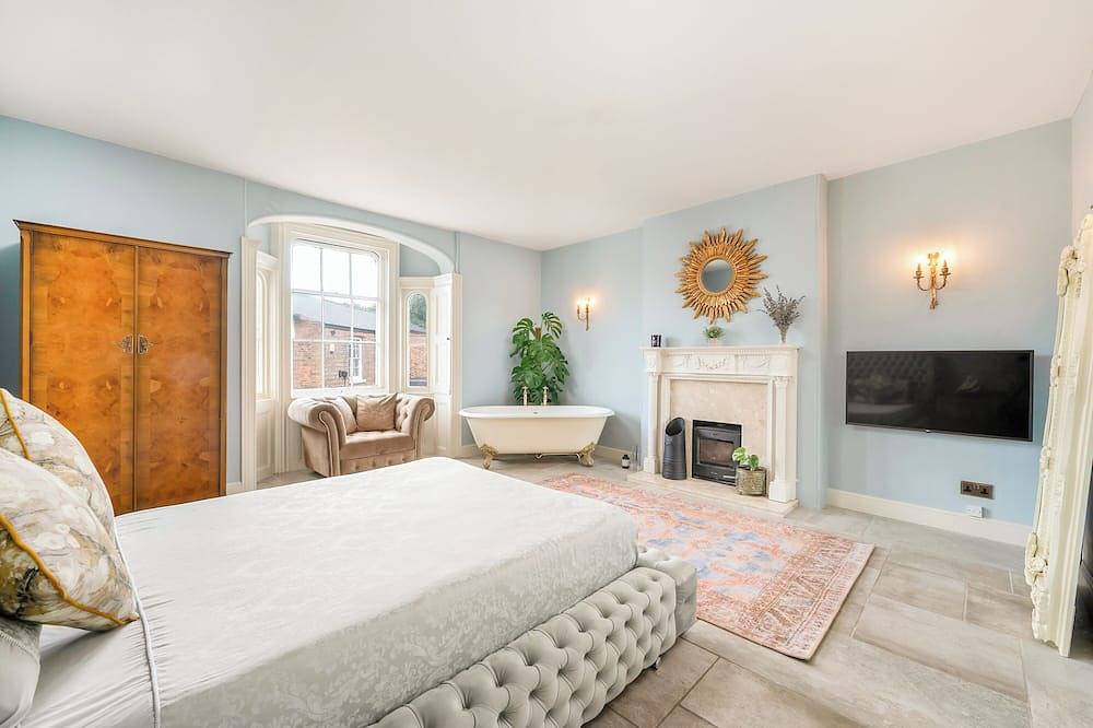 Luxury Villa - City Centre - Sleeps 13 - Parking in Nottingham, East Midlands