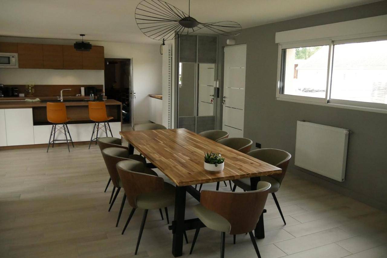 Logement à 100m du virage d'Arnage- Circuit des 24h du Mans - 6 personnes in Arnage, Sarthe