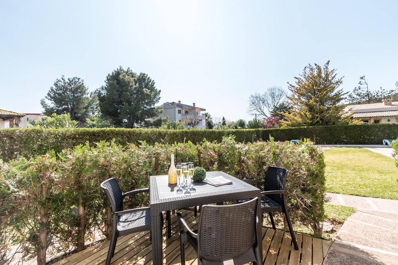 Entire apartment, Apartment 'Xiprer' with Terrace, Shared Pool & Wi-Fi in Port de Pollença, Pollença