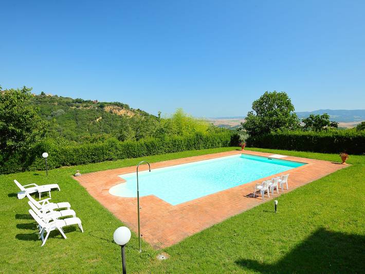 Location de vacances pour 9 personnes, avec jardin ainsi que vue et terrasse à Volterra - 2