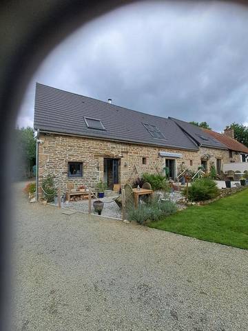 Chambre d’hôte pour 2 personnes, avec terrasse ainsi que vue et jardin à Savigny-le-Vieux