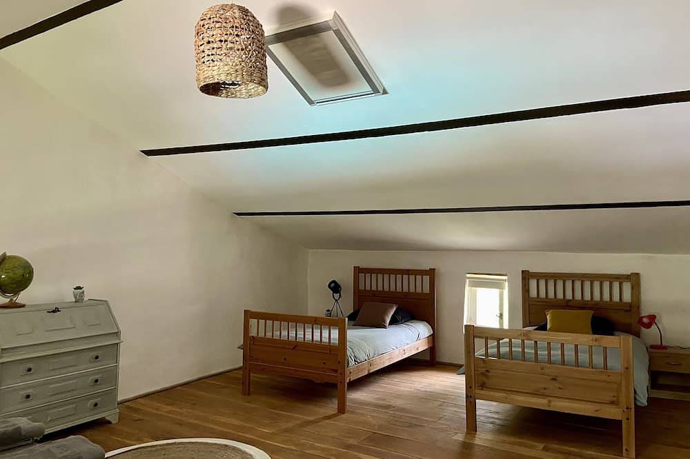 La Palombiere cottage et ecolodges nature piscine et spa in Saint-Clar, Gers