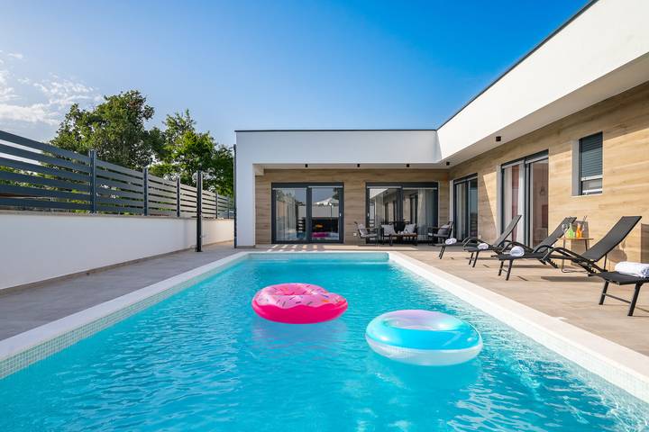 Villa pour 8 personnes, avec piscine et terrasse à Barban - 3