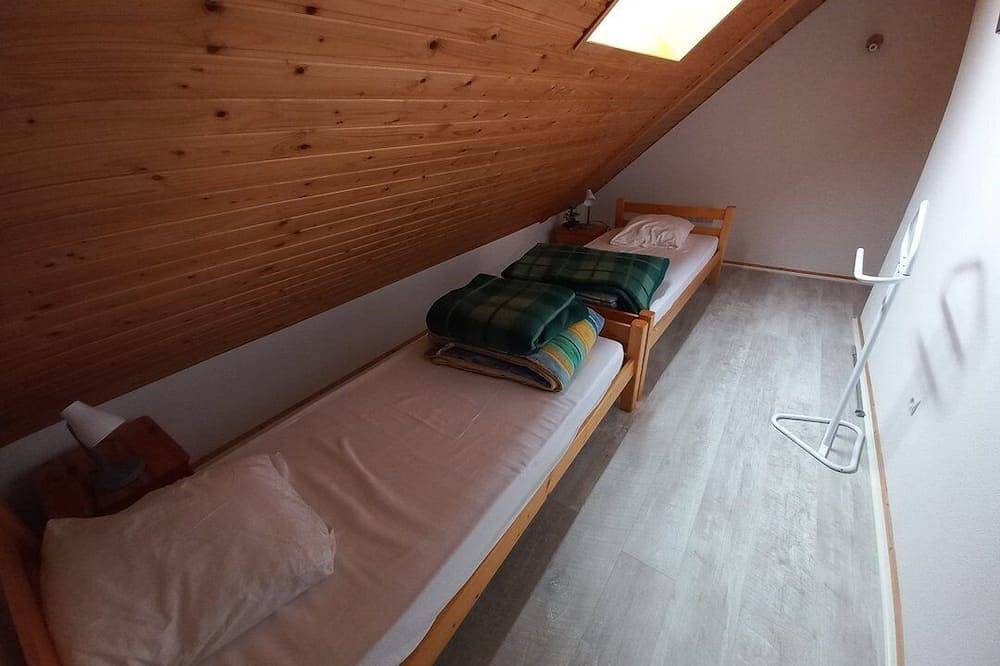 Entire apartment, Metabief - Neighborhood Beausoleil - Building Les Chardons - Apartment 6 people in Mouthe-Lac et Mont d’Or, Doubs