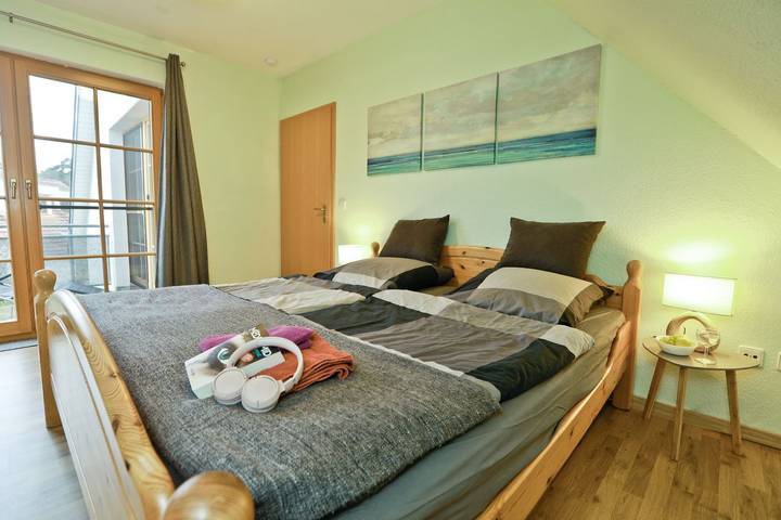 Ganze Wohnung, Komfortable Ferienwohnung mit Balkon, Pool und familienfreundlicher Ausstattung in Zingst, Fischland - Darß - Zingst