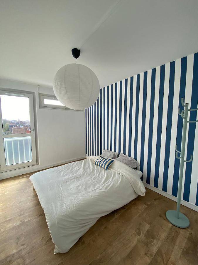 Appartement entier, Appart 2 chambres face au métro et parking gratuit in Lambersart, Région de Lille