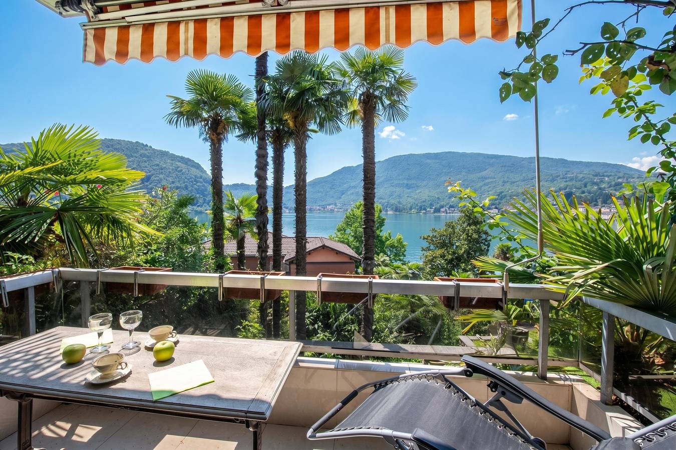Ganze Wohnung, Queen Lake View Apartment with Terrace in Ponte Tresa, Luganersee